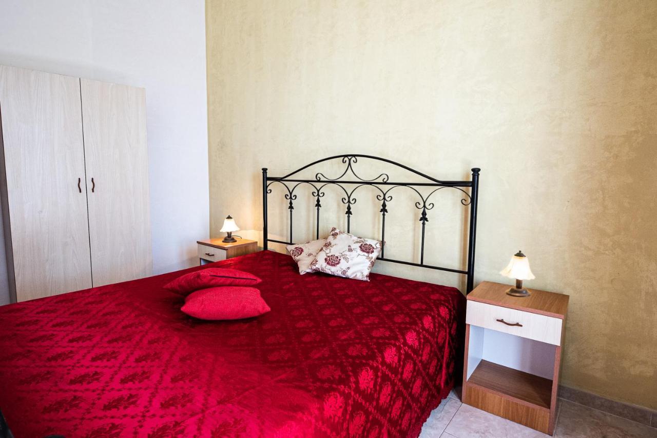 Апартаменты Mancaversa Gallipoli Casa Vacanza Stefania Марина-ди-Манкаверса Экстерьер фото